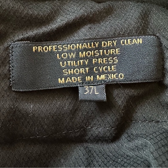 JOS  A Bank men’s set pants and blazer suit - Picture 5 of 8